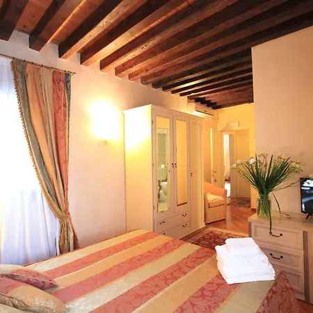 Residenza Ai Giardini Bed and breakfast 2*