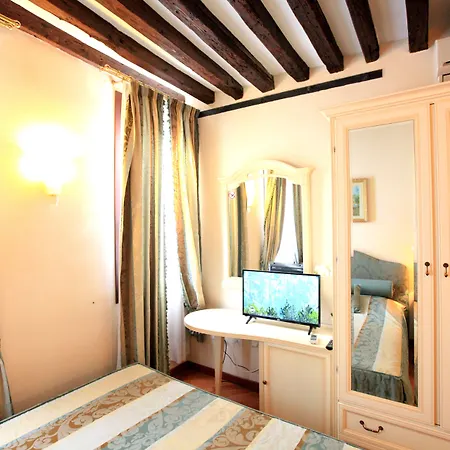 Alojamento de Acomodação e Pequeno-almoço Residenza Ai Giardini Veneza