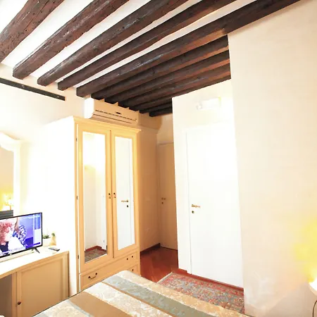 Alojamento de Acomodação e Pequeno-almoço Residenza Ai Giardini Veneza