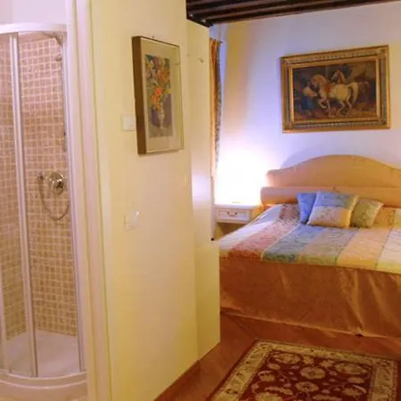 Alojamento de Acomodação e Pequeno-almoço Residenza Ai Giardini