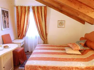 Bed & Breakfast Residenza Ai Giardini 2*